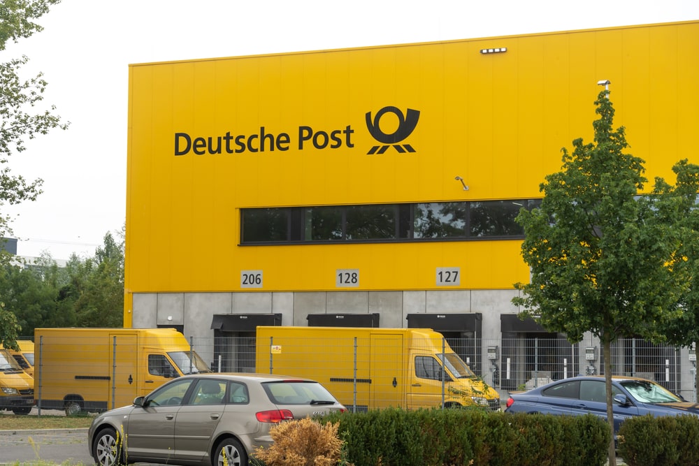 Deutsche Post wprowadza zmiany: za szybszą dostawę listów będzie trzeba zapłacić dodatkowo.